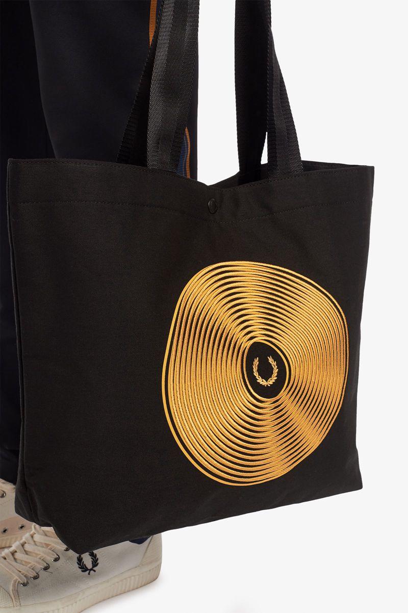 Black Fred Perry Disc Graphic Tote Women's Bags | PH 1813HAPK